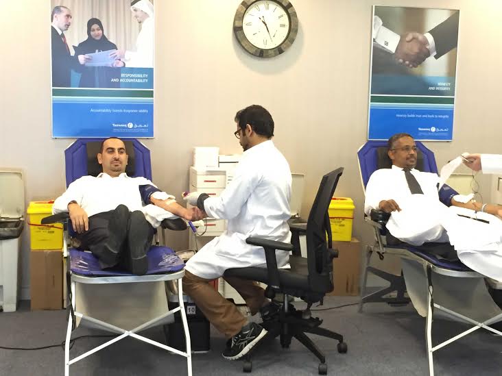 موظفو معلوماتية يتبرعون بالدم لمؤسسة حمد الطبية